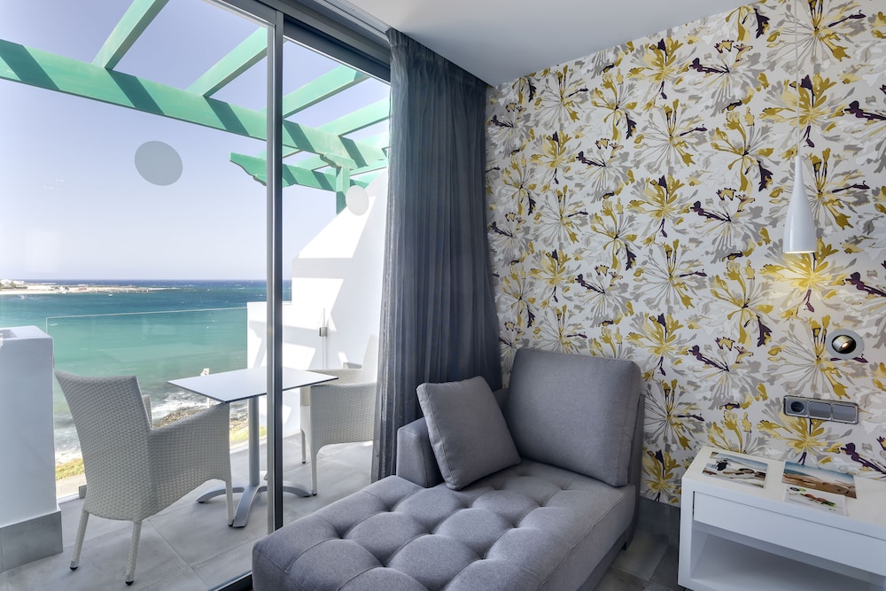 Deluxe Room, Sea View - Photo 4