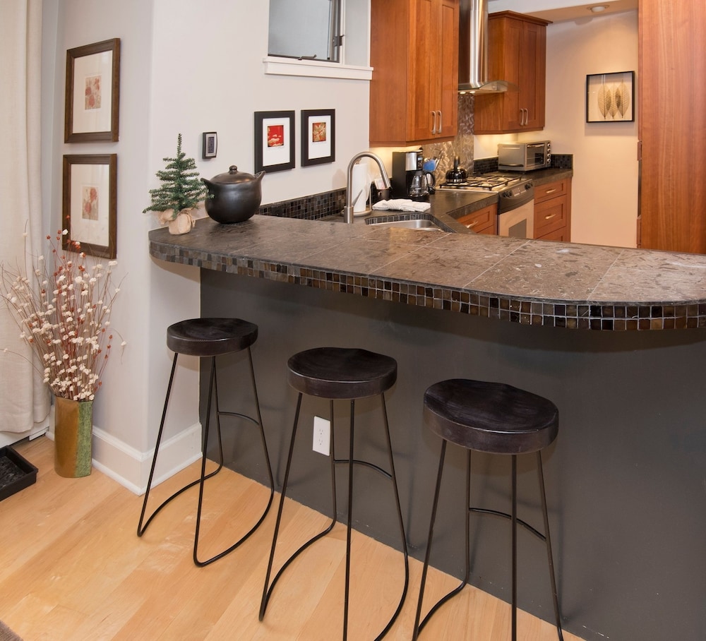 Condo, 1 Bedroom photo 2