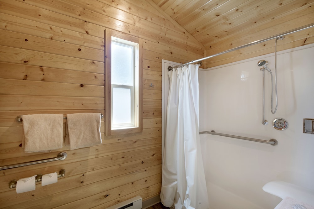 Cabin, 1 Bedroom, Non Smoking (Linens Included, Pets OK) photo 3