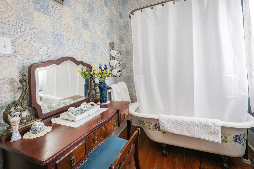 Bluebonnet Suite photo 2