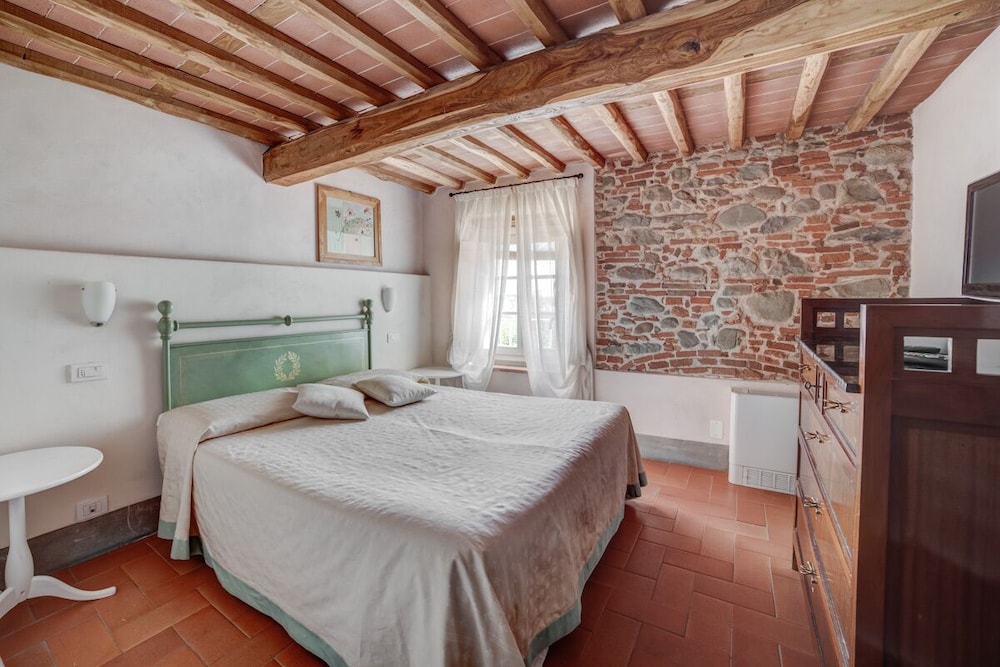 Classic Double Room Single Use photo 3