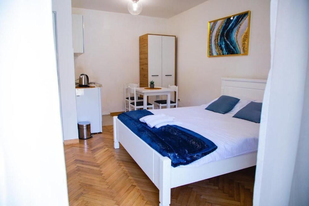 Classic Double Room - Photo 1