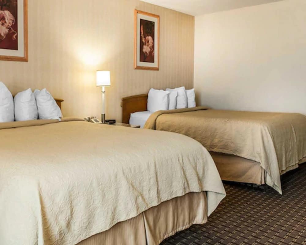 Standard Room, 2 Queen Beds, Non Smoking - Photo 1