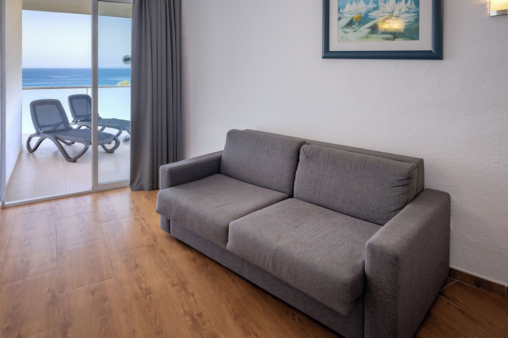 Junior Suite, Balcony (2 Adultos and 2 Children)