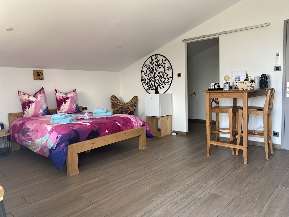 Comfort Double Room, Ensuite, Garden View (Chambre Granny) - Photo 1