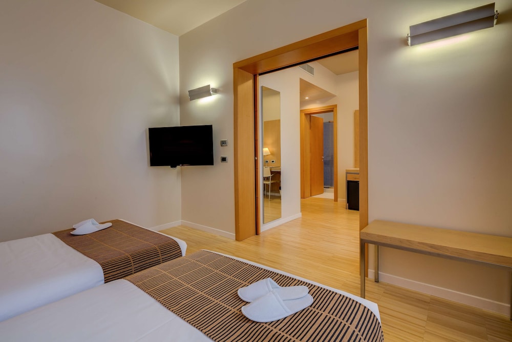 Junior Suite, 1 King Bed - Photo 8