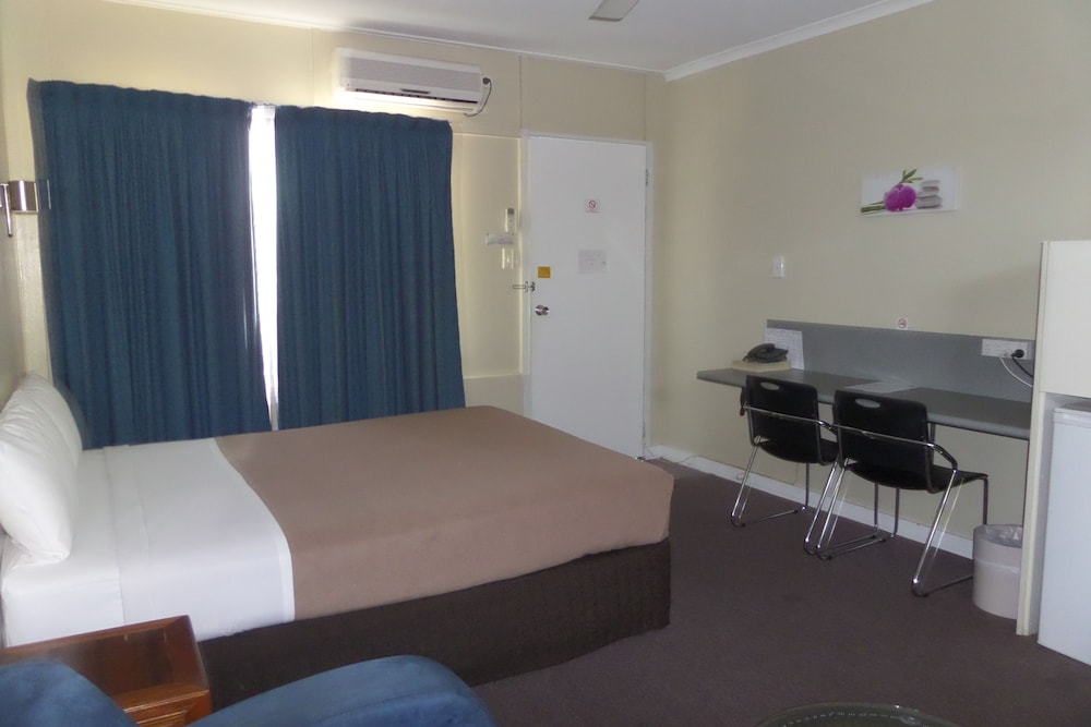 Standard Suite, 1 Bedroom, Non Smoking (Queen Room) photo 1