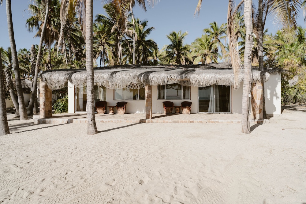 Panoramic Quadruple Room, 1 Bedroom, Patio, Partial Ocean View photo 2