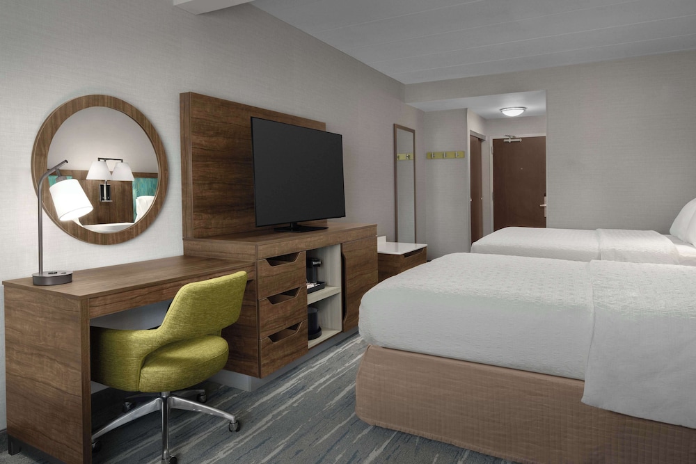 Room, 2 Queen Beds, Refrigerator - Photo 3