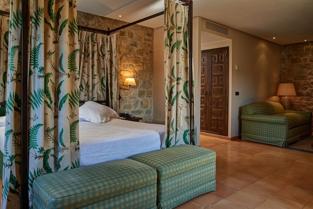 Junior Suite, 1 Queen Bed photo 3