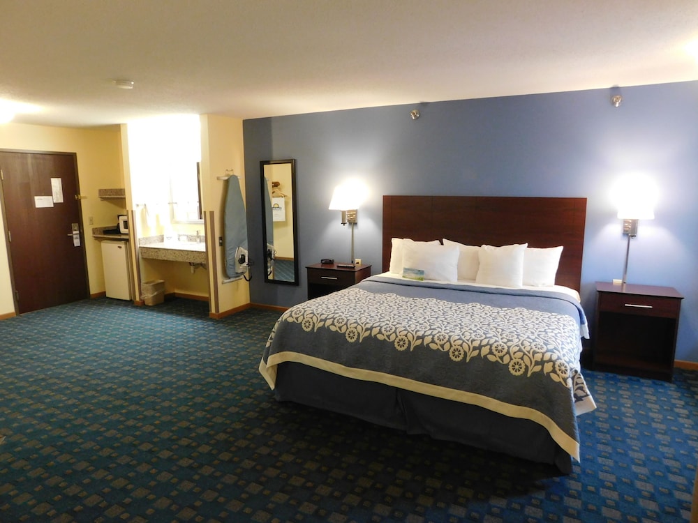 Studio Suite, 1 King Bed, Non Smoking photo 2