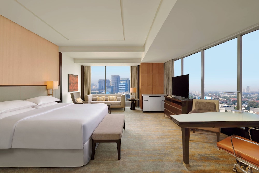 Junior Suite, 1 King Bed (Club Lounge Access)