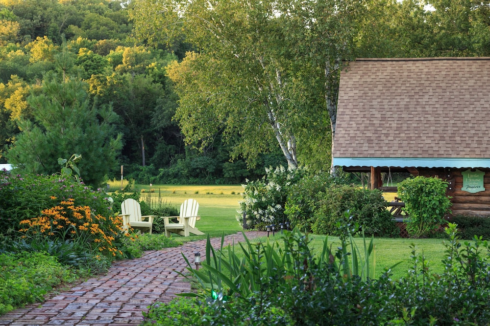 Signature Cabin, 1 Bedroom, Garden View photo 1
