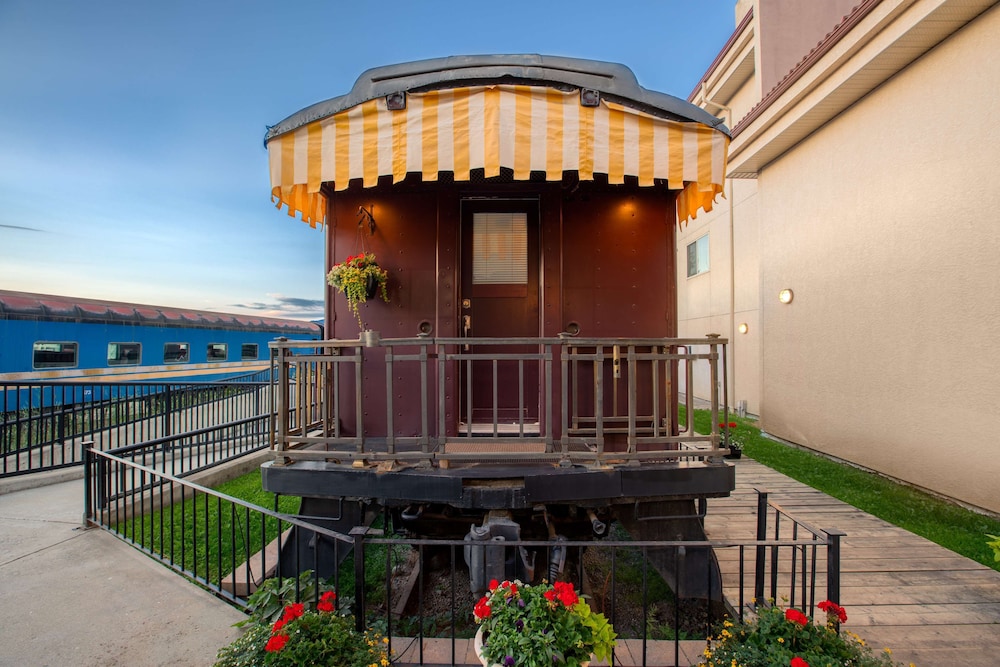 Suite, 1 King Bed, Non Smoking (Railcar) - Photo 2