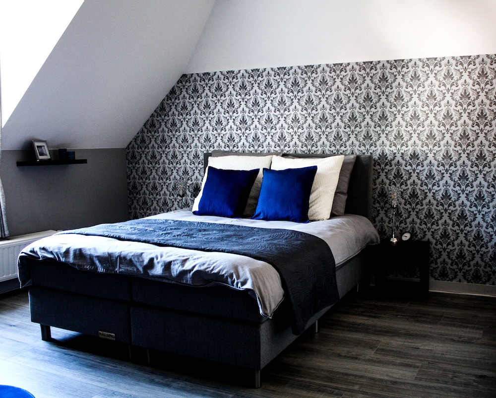 Standard Double Room, Shared Bathroom photo 2
