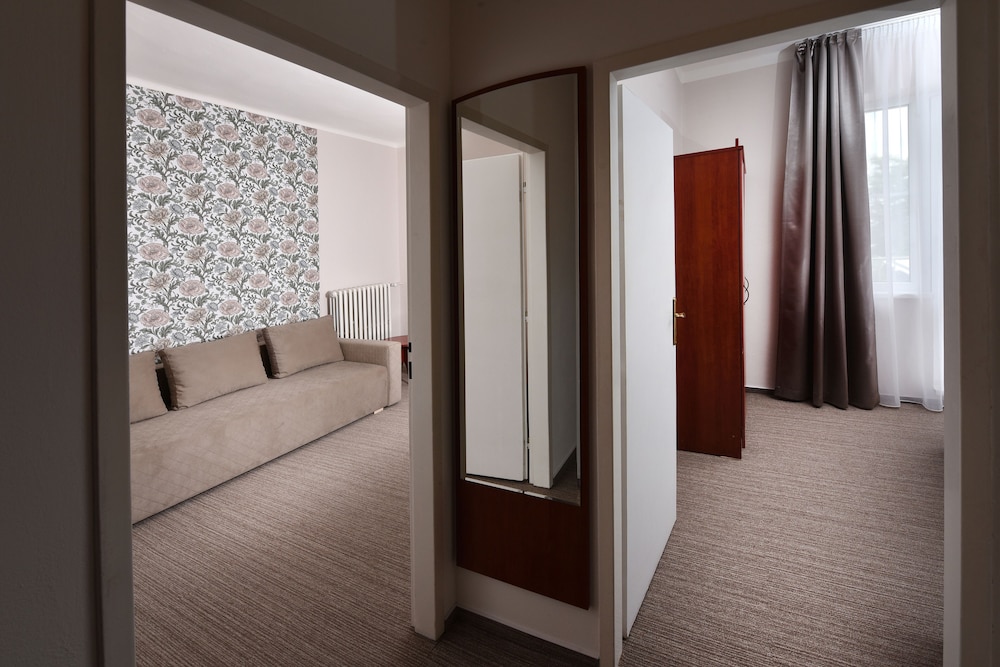 Family Room photo 2