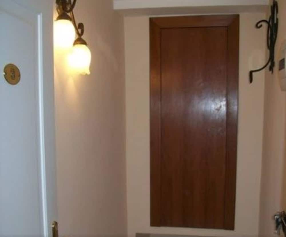 Basic Single Room photo 2