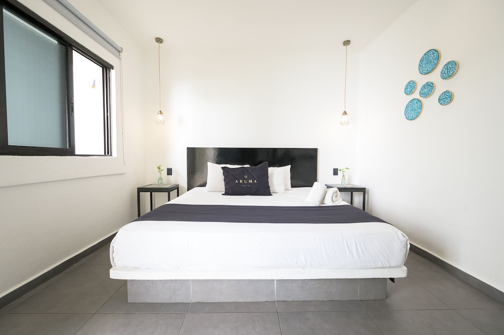 Standard Room, 1 King Bed - Photo 6