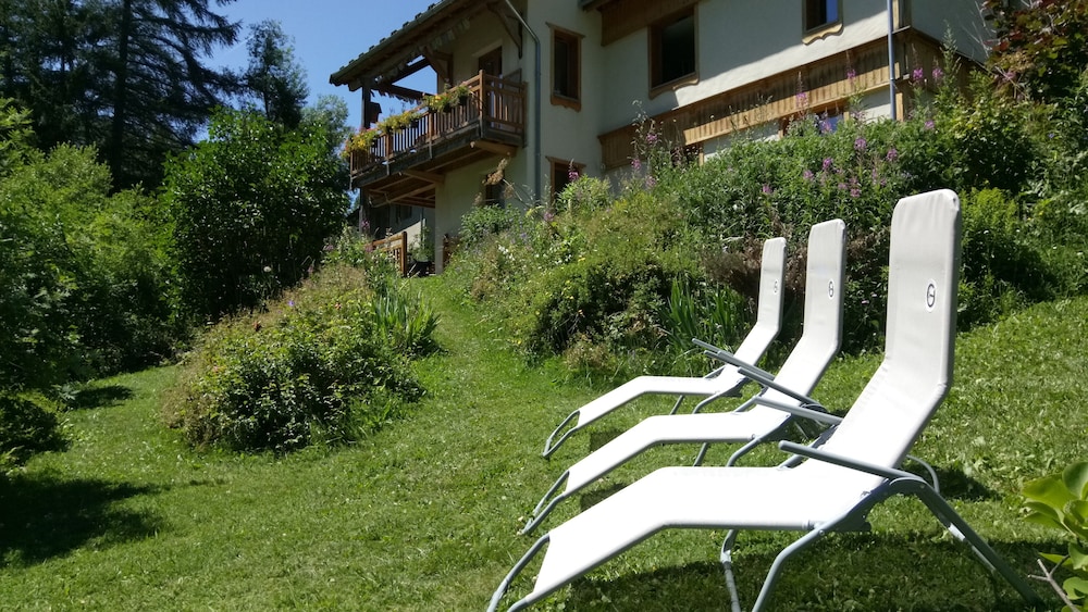 Double Room, Ensuite, Garden View (Mélèze) photo 2
