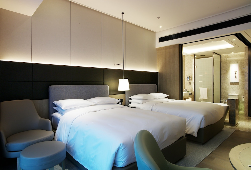 Executive Twin Room, 2 Twin Beds, Smoking, Ocean View - Photo 2