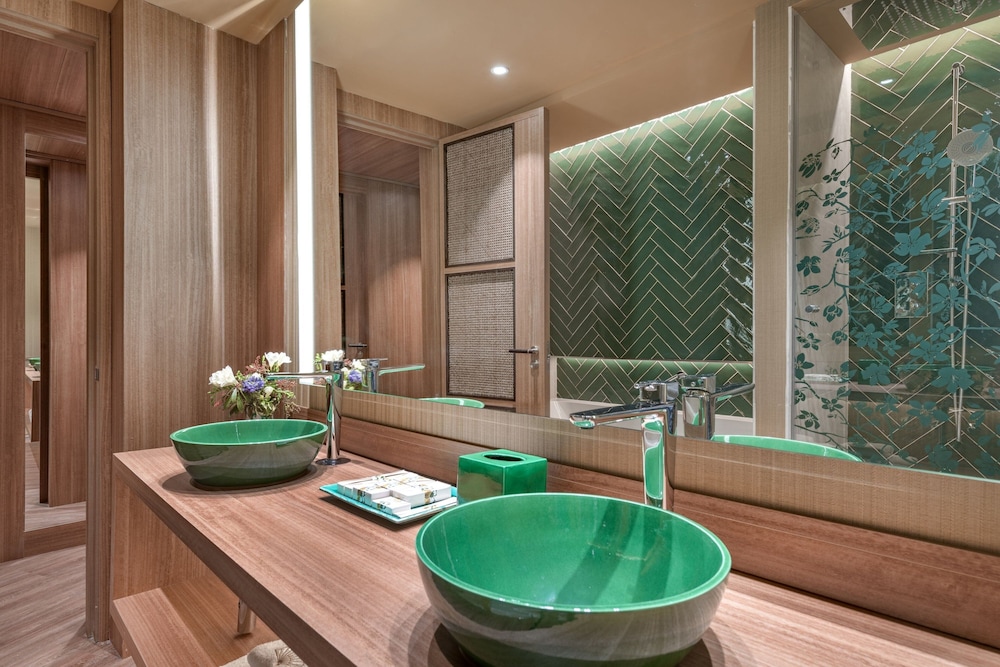 Suite, 1 King Bed (View)