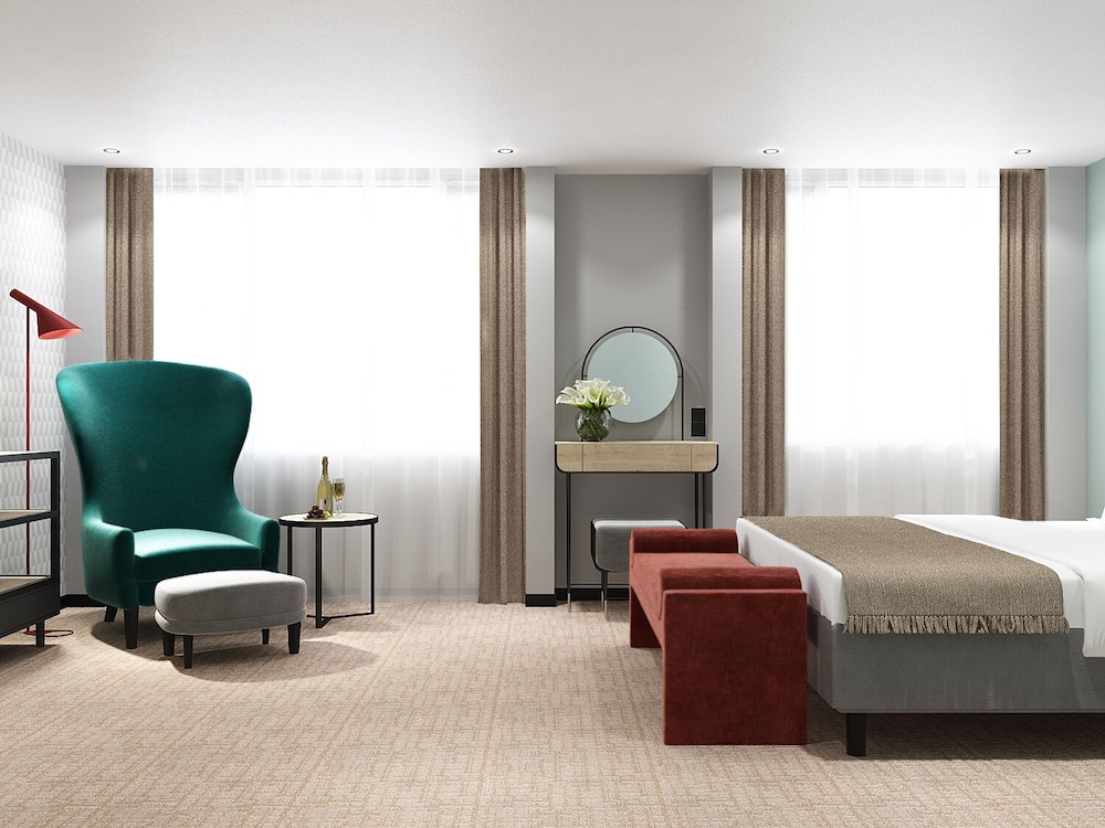Suite, 2 Bathrooms photo 2