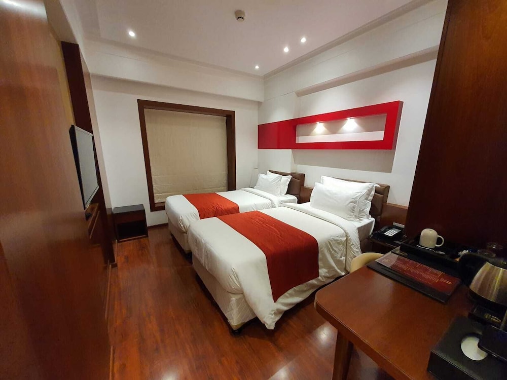 Business Twin Room - Photo 3