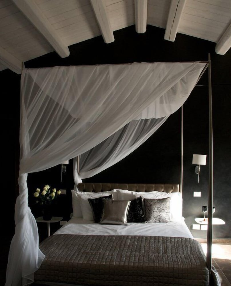 Deluxe Studio, 1 Queen Bed, Kitchenette, Tower photo 1