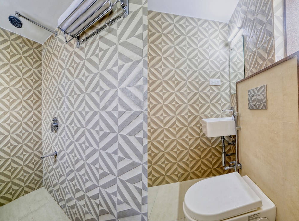 Deluxe Room - Photo 15