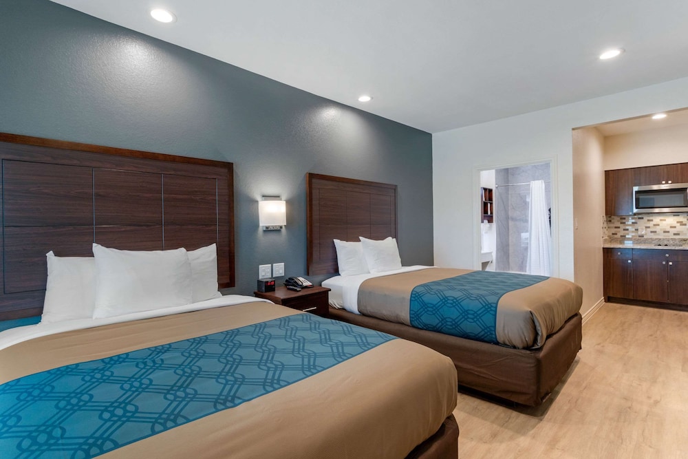 Standard Room, 2 Queen Beds, Non Smoking - Photo 5