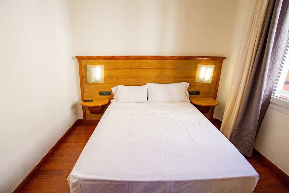 Double or Twin Room - Photo 6