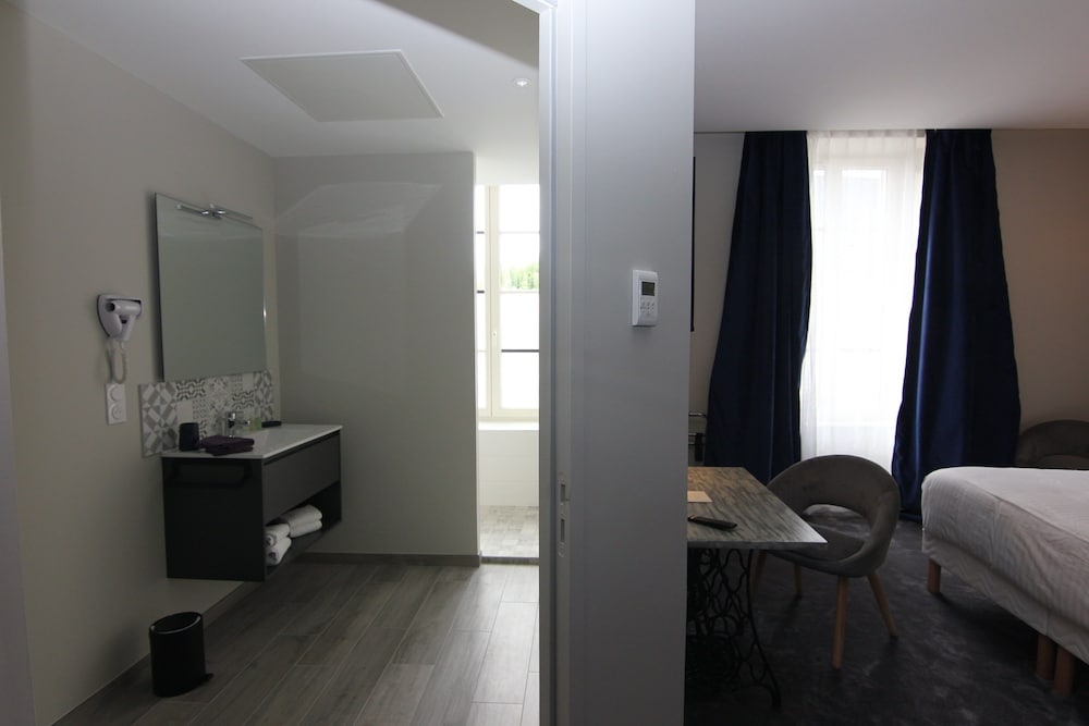 Deluxe Room - Photo 20