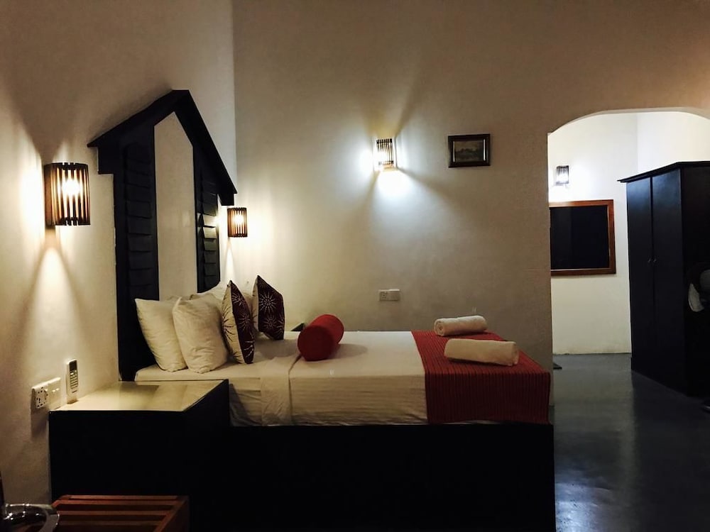 Deluxe Double or Twin Room, 1 Queen Bed photo 3