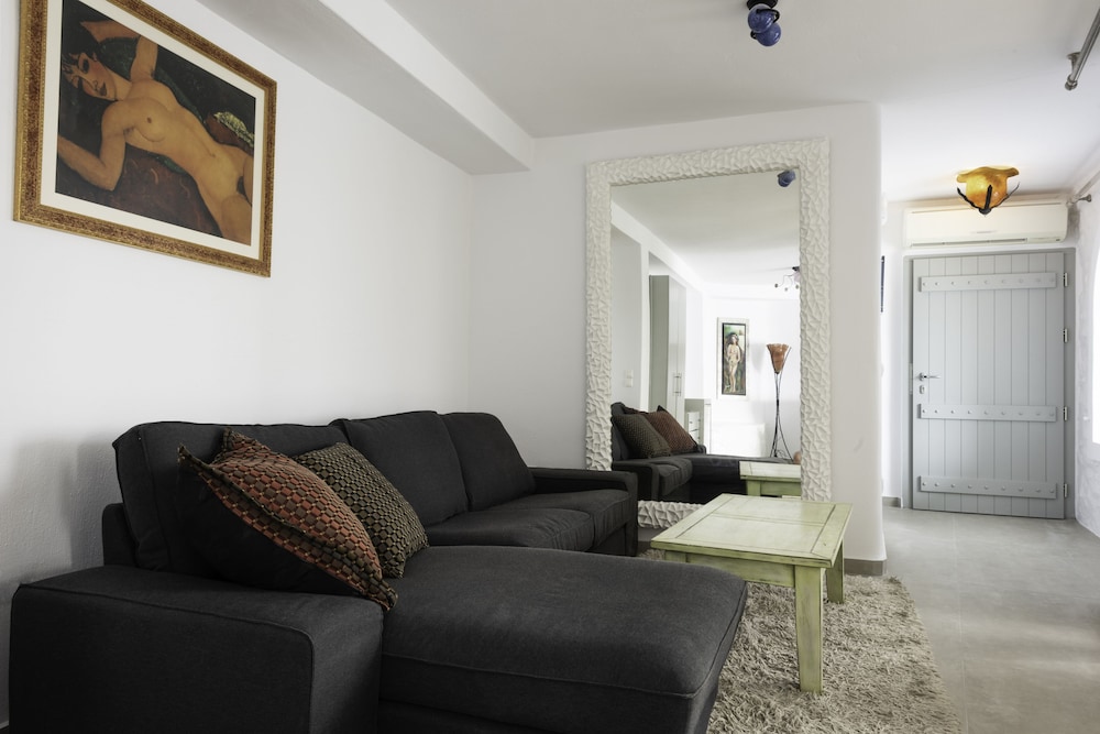 Deluxe Suite, Sea View - Photo 8