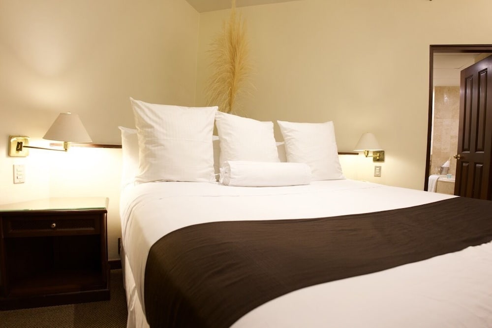 Senior Suite - Photo 1
