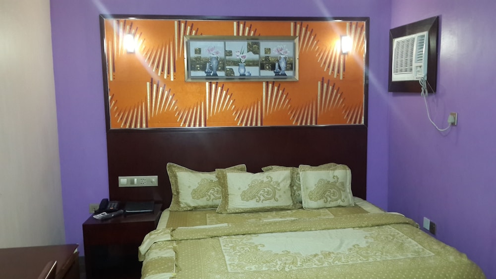Executive Room, 1 Bedroom, Refrigerator, City View photo 3