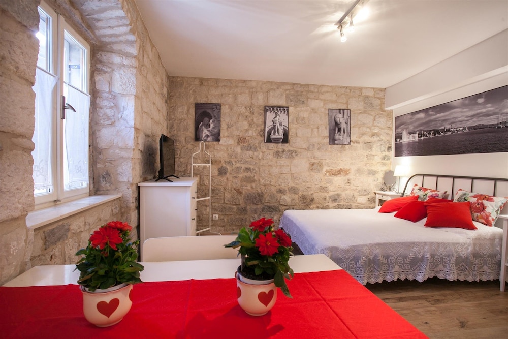 Comfort Studio, 1 Queen Bed, City View