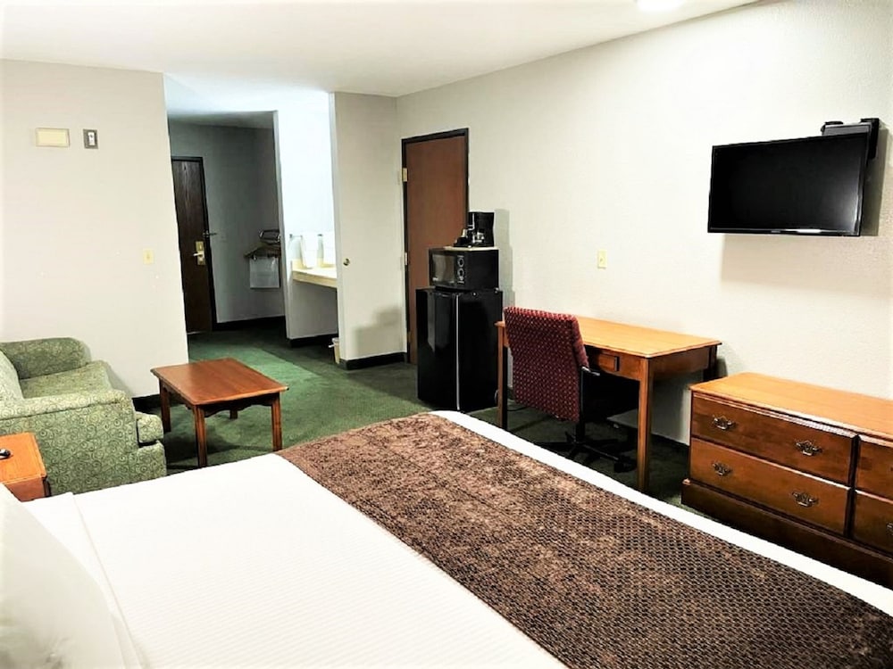 Room, 1 King Bed, Smoking - Photo 6