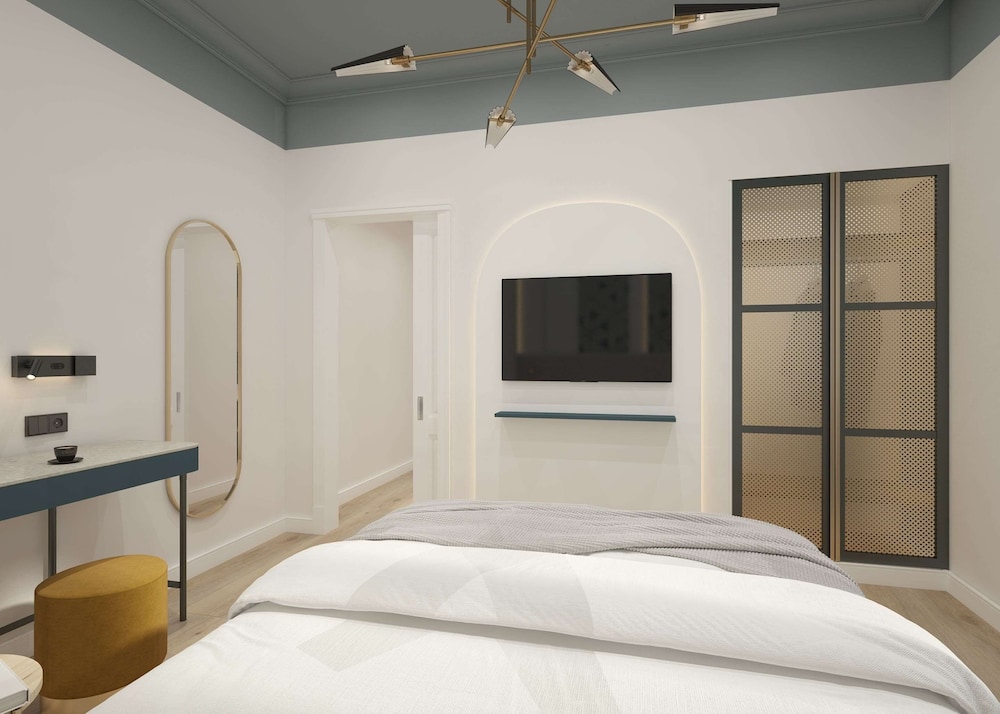 Executive Room, 1 Queen Bed, Balcony, Partial Sea View - Photo 2