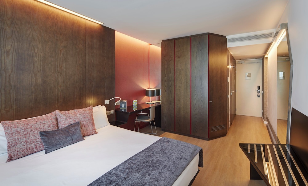 Classic Double Room (Sagrada Familia View) photo 2