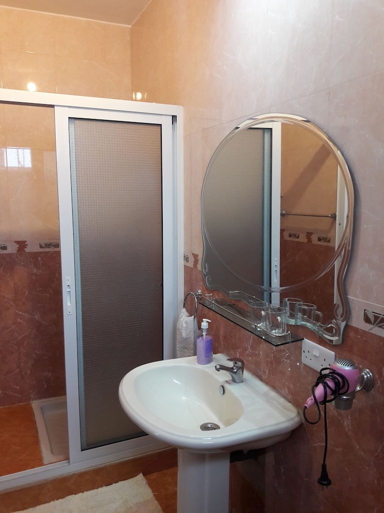 Deluxe Double Room, 1 Double Bed, Balcony, Courtyard View photo 2