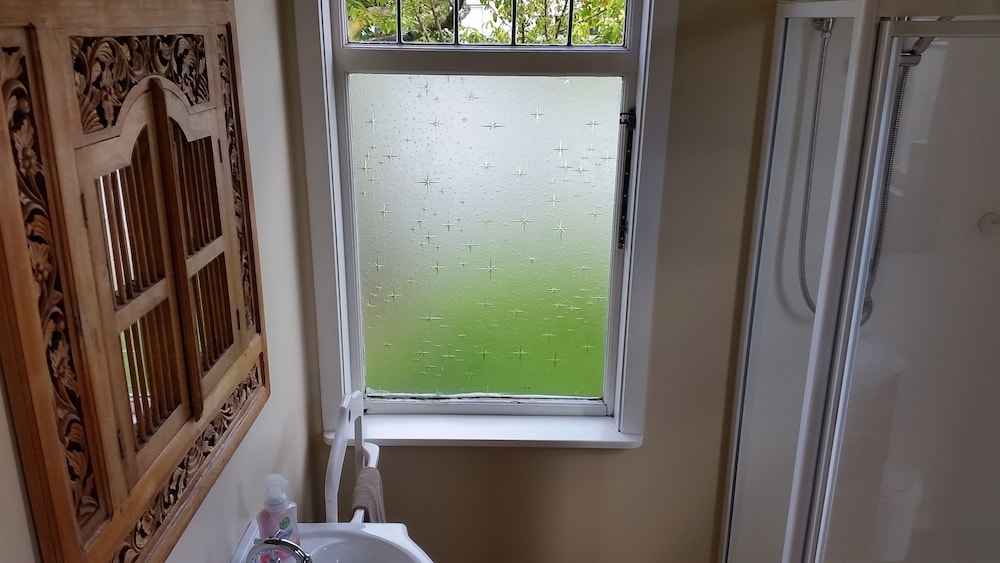 Double Room, Shared Bathroom - Photo 4