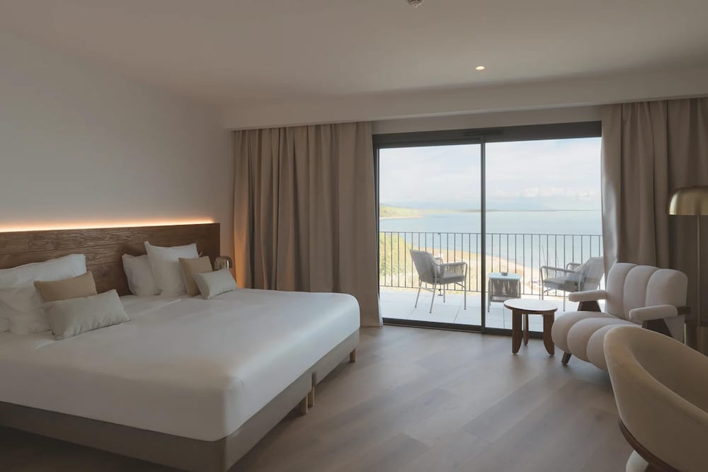 Suite, 1 King Bed, Balcony, Sea View