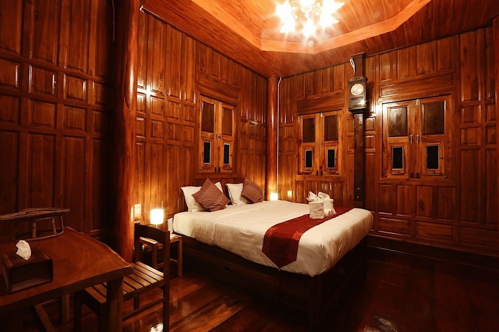 Riverfront Villa photo 3