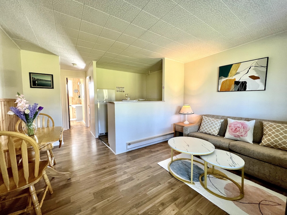 Standard Suite, 1 Bedroom, Poolside