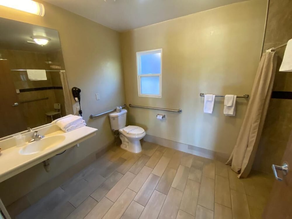 King Room with Disability Accessible photo 3