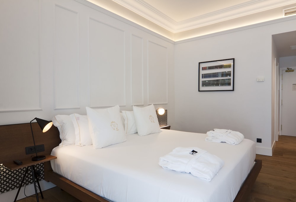 Standard Double or Twin Room, Courtyard View - Photo 4