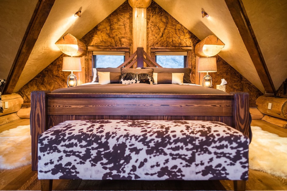 Honeymoon Suite, 1 King Bed, Private Bathroom photo 2
