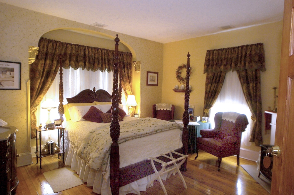 Luxury Room, 1 Queen Bed, Private Bathroom (The Haven) photo 1