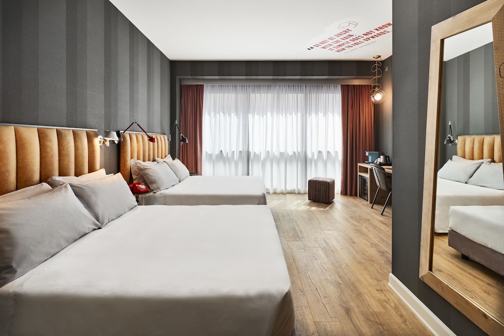 Family Quadruple Room (Modernist XL) - Photo 2